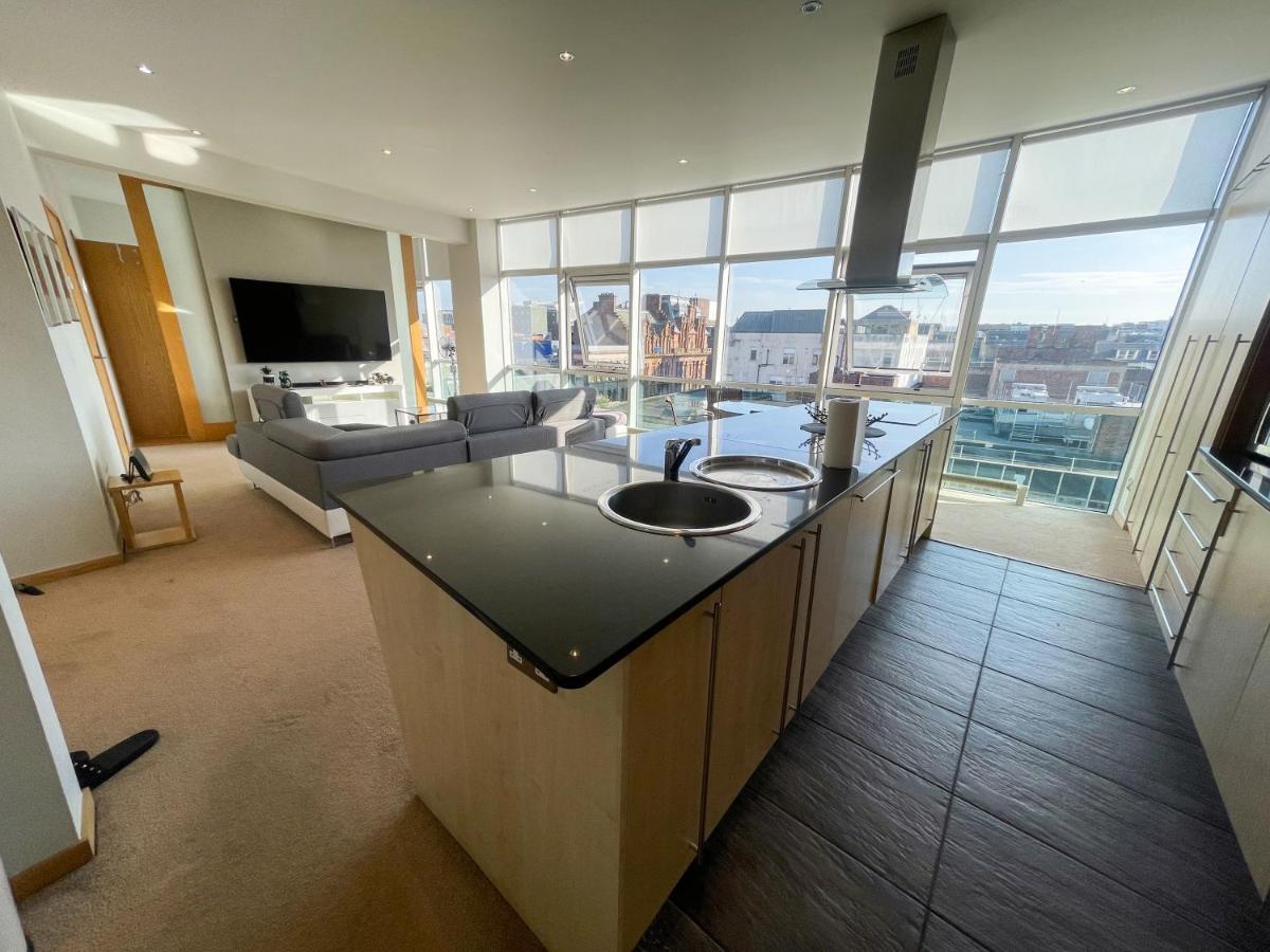 City Centre 2-Bed Apartment Parking Jacuzzi Bath Glasgow Esterno foto